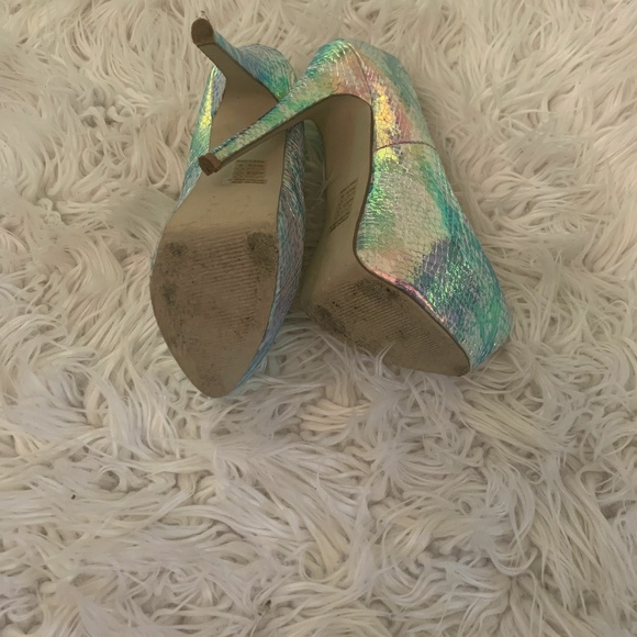 Shoes - Picture 4 of 4